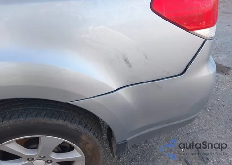 2013 Subaru Outback 2.5I Premium z USA, uszkodzony, nr VIN 4S4BRCBC6D3300472